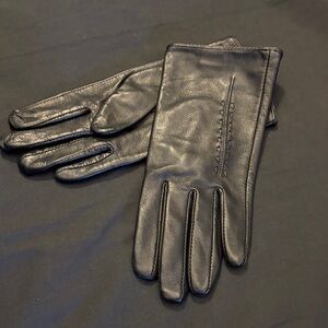 Women's Classic Dillard’s Black Leather Gloves-S
